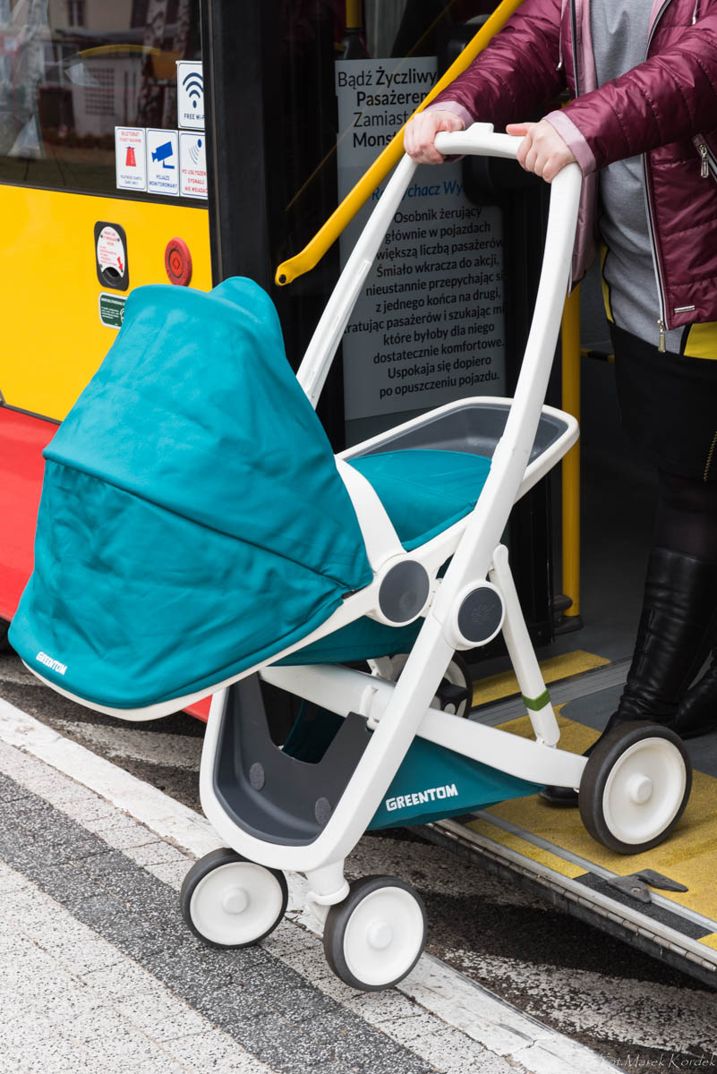 jak bezpiecznie przewozić wózek w autobusie nieprawidłowe wyprowadzanie wózka